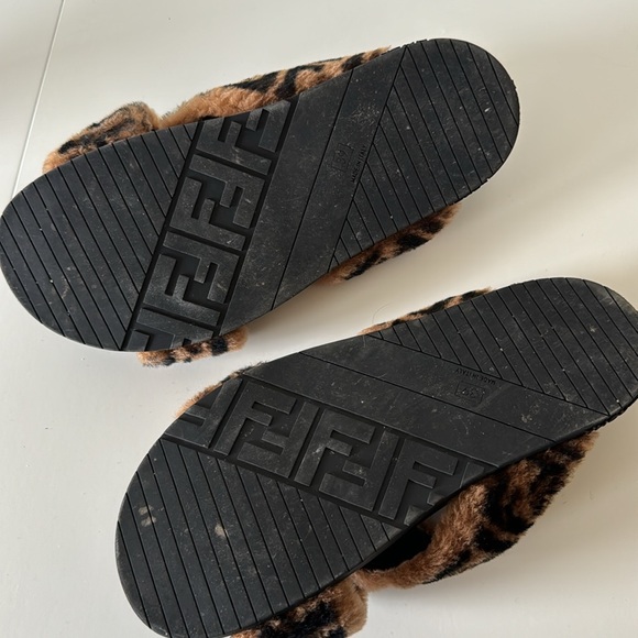 gorgeous Fendi furry slides - only worn 3 times - Picture 2 of 3